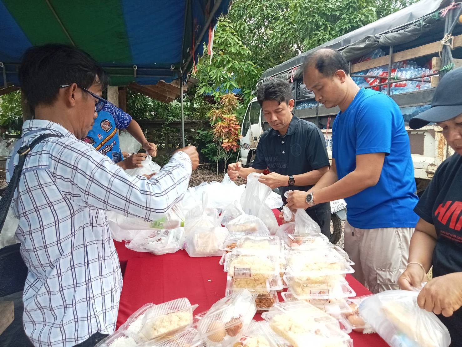 โรงครัวจิตอาสา...สู่ผู้ประสบภัยอำเภอหาดใหญ่