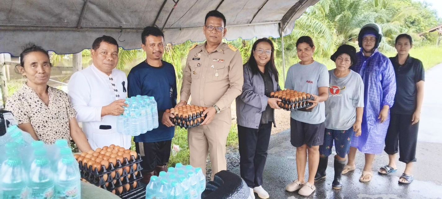 พช.พัทลุง ลงพื้นที่ติดตามสถานการณ์น้ำท่วม ตำบลลำปำ อำเภอเมืองพัทลุง 