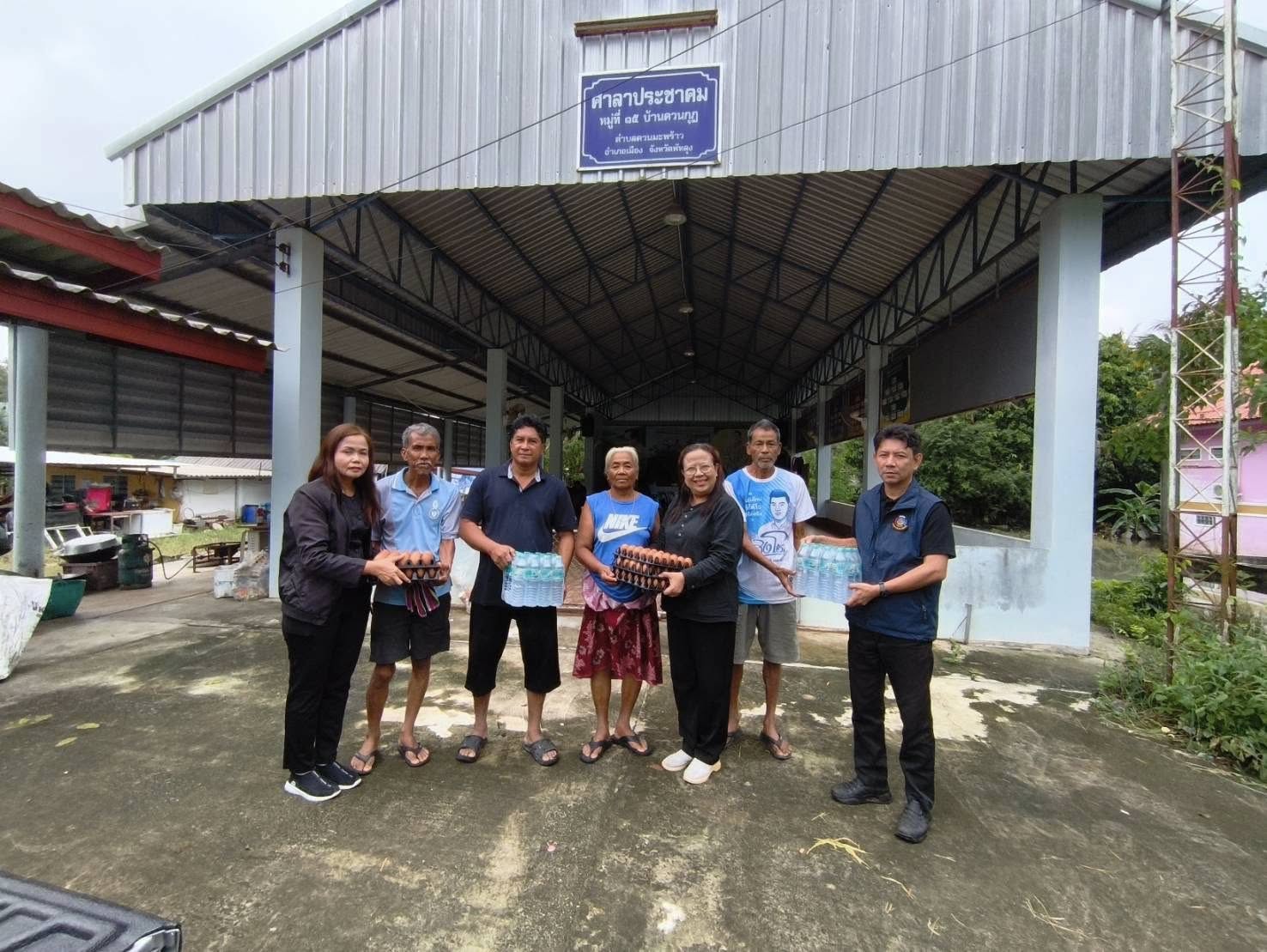 พช.พัทลุง ลงพื้นที่ติดตามสถานการณ์น้ำท่วม หมู่ที่ 15 ตำบลควนมะพร้าว อำเภอเมืองพัทลุง 