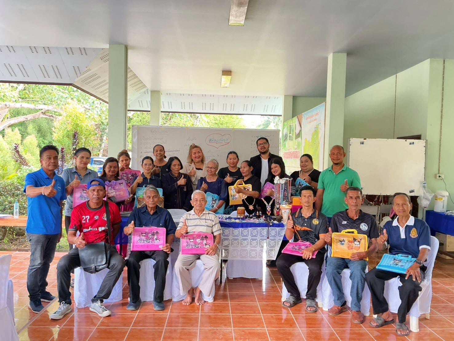 พช.เมืองพัทลุง ดำเนินการโครงการส่งเสริมการท่องเที่ยวโดยชุมชน กิจกรรมค้นหาผู้จัดโปรแกรมท่องเที่ยวเชิงสร้างสรรค์(CHAMP) ผลิตภัณฑ์เด่นและการทดสอบโปรแกรมท่องเที่ยวเชิงสร้างสรรค์ หมู่บ้านท่องเที่ยว otop นวัตวิถีบ้านคอกวัว