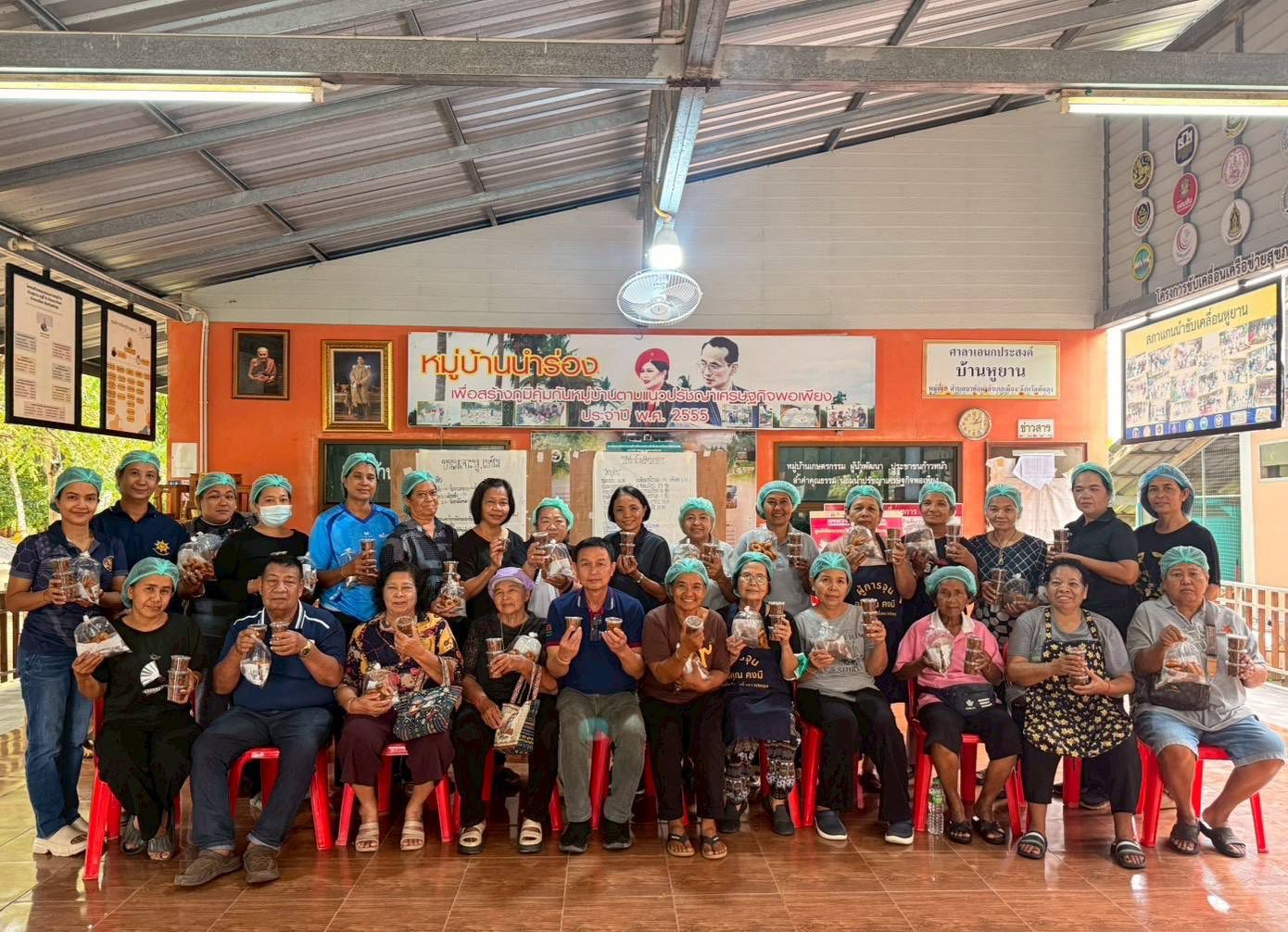 พช.เมืองพัทลุง ดำเนินงานโครงการส่งเสริมและพัฒนาอาชีพตามแนวทางสัมมาชีพชุมชน  ณ ศาลาเอนกประสงค์บ้านหูยาน ม.8 ต.นาท่อม