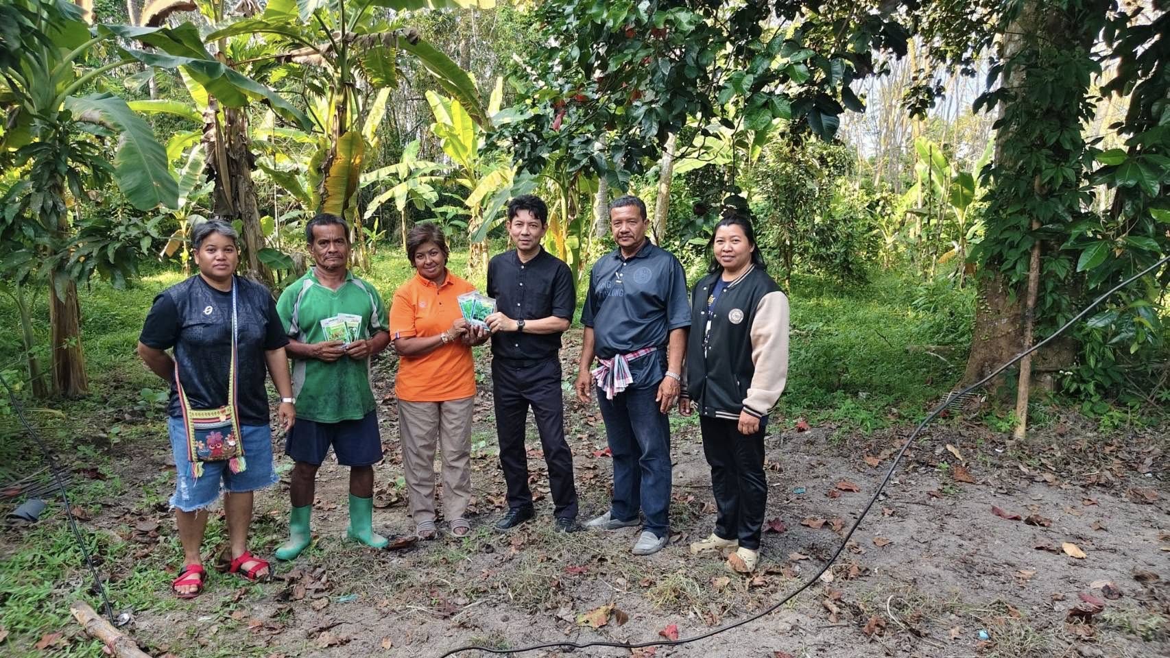 พช.เมืองพัทลุง ลงพื้นที่สนับสนุนและให้การช่วยเหลือครัวเรือนยากจน ที่มีรายได้ต่ำกว่าเกณฑ์ จปฐ. ปี 2568