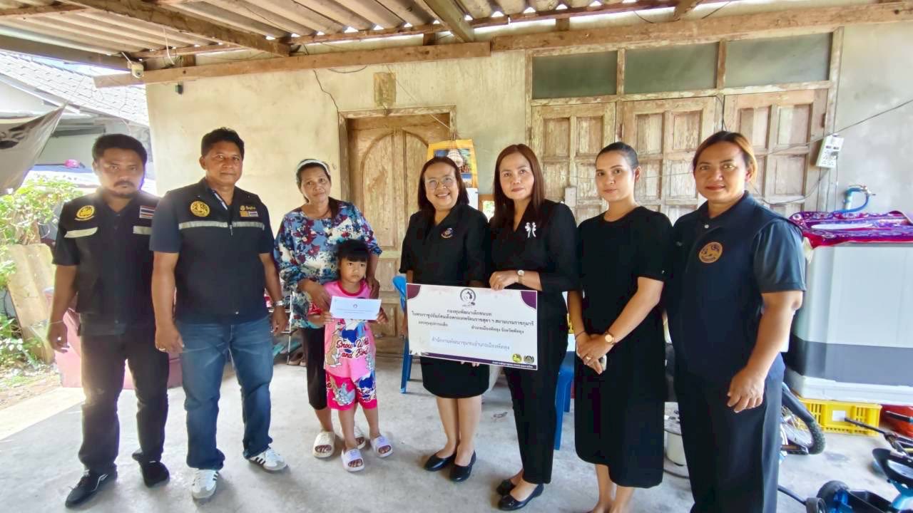 พช.เมืองพัทลุง มอบทุนช่วยเหลือเด็กในกรณีพิเศษ พื้นที่ประสบอุทกภัยภาคใต้ ประจำปี 2569 