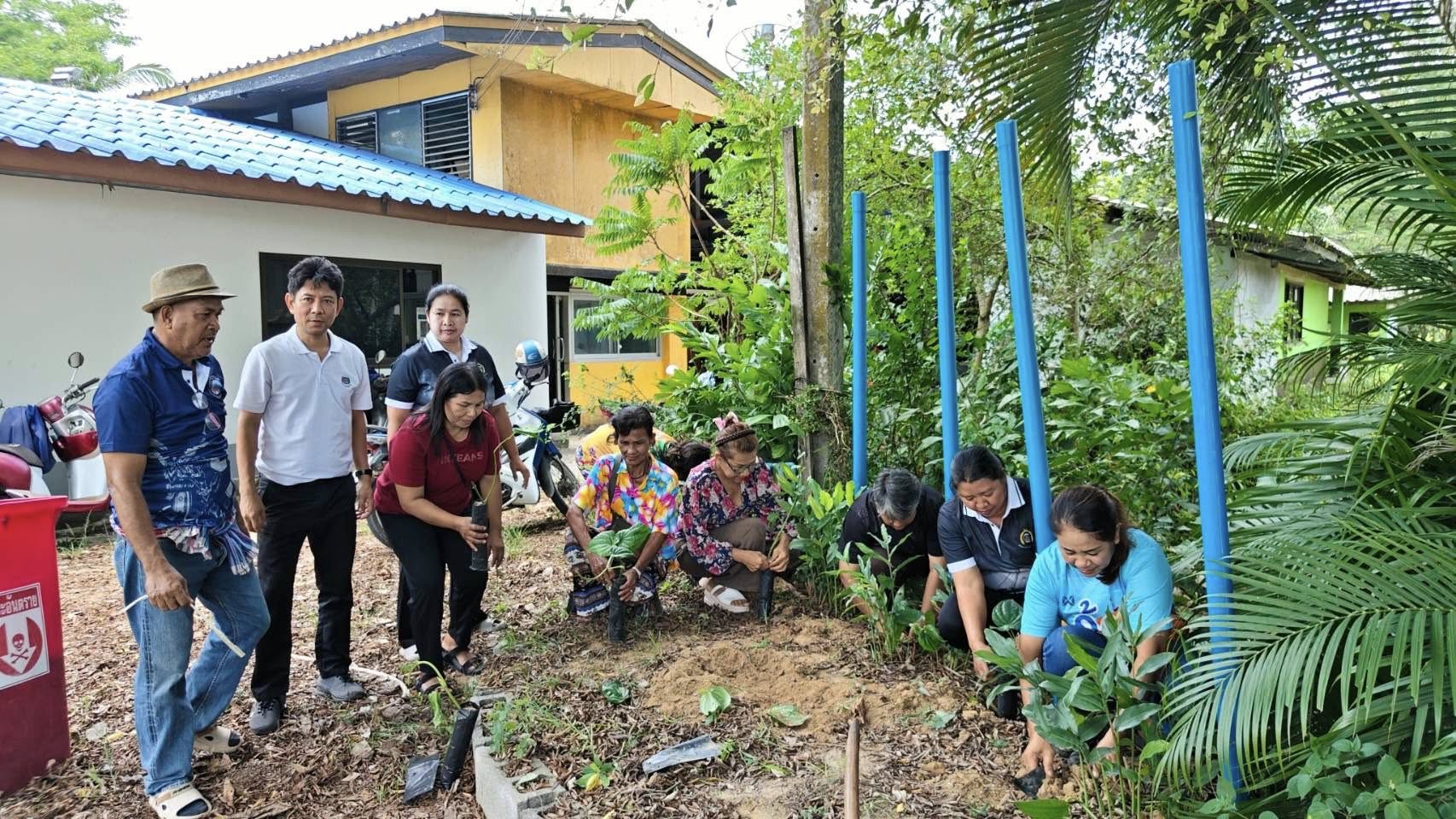 พช.เมืองพัทลุง สนับสนุนการฝึกอาชีพสตรี งบอุดหนุน ดำเนินการโดยคณะกรรมการพัฒนาสตรีตำบลท่าแค