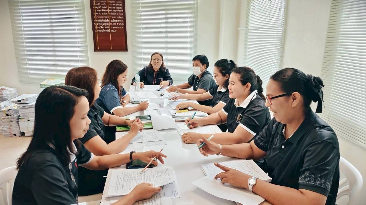 พช.เมืองพัทลุง ประชุมประจำเดือนสำนักงานพัฒนาชุมชนอำเภอเมืองพัทลุง วางแผนขับเคลื่อนงานพัฒนาชุมชน 